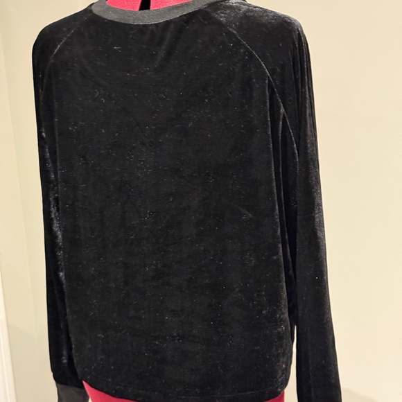 R.D. STYLE Black Velour Top - Picture 2 of 2